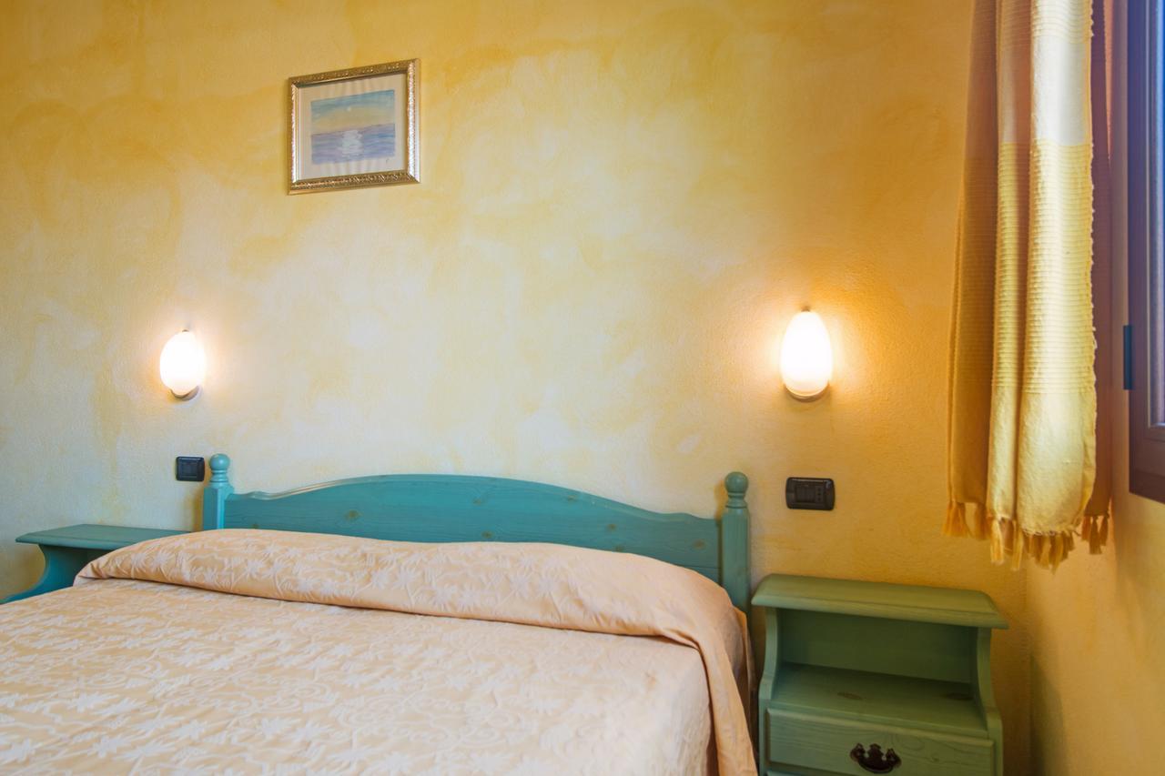 Residenza Gli Ontani Hotell Orosei Exteriör bild