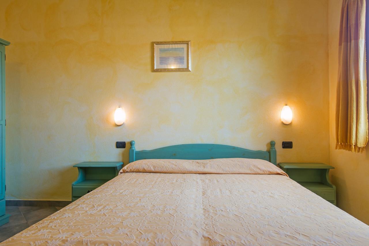 Residenza Gli Ontani Hotell Orosei Exteriör bild