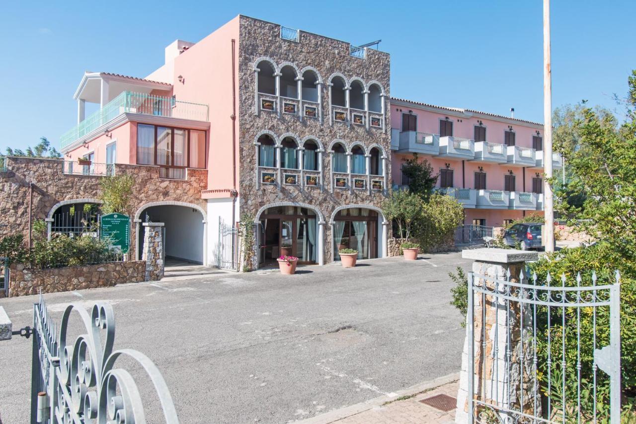 Residenza Gli Ontani Hotell Orosei Exteriör bild