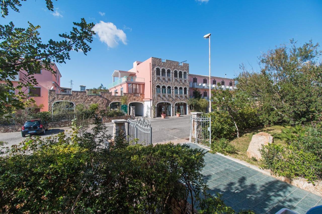 Residenza Gli Ontani Hotell Orosei Exteriör bild