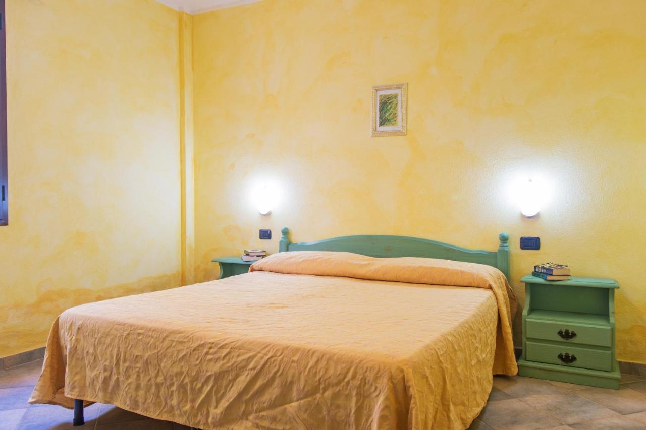 Residenza Gli Ontani Hotell Orosei Exteriör bild