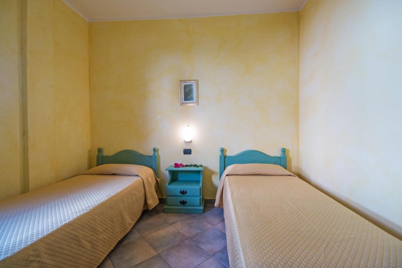 Residenza Gli Ontani Hotell Orosei Exteriör bild