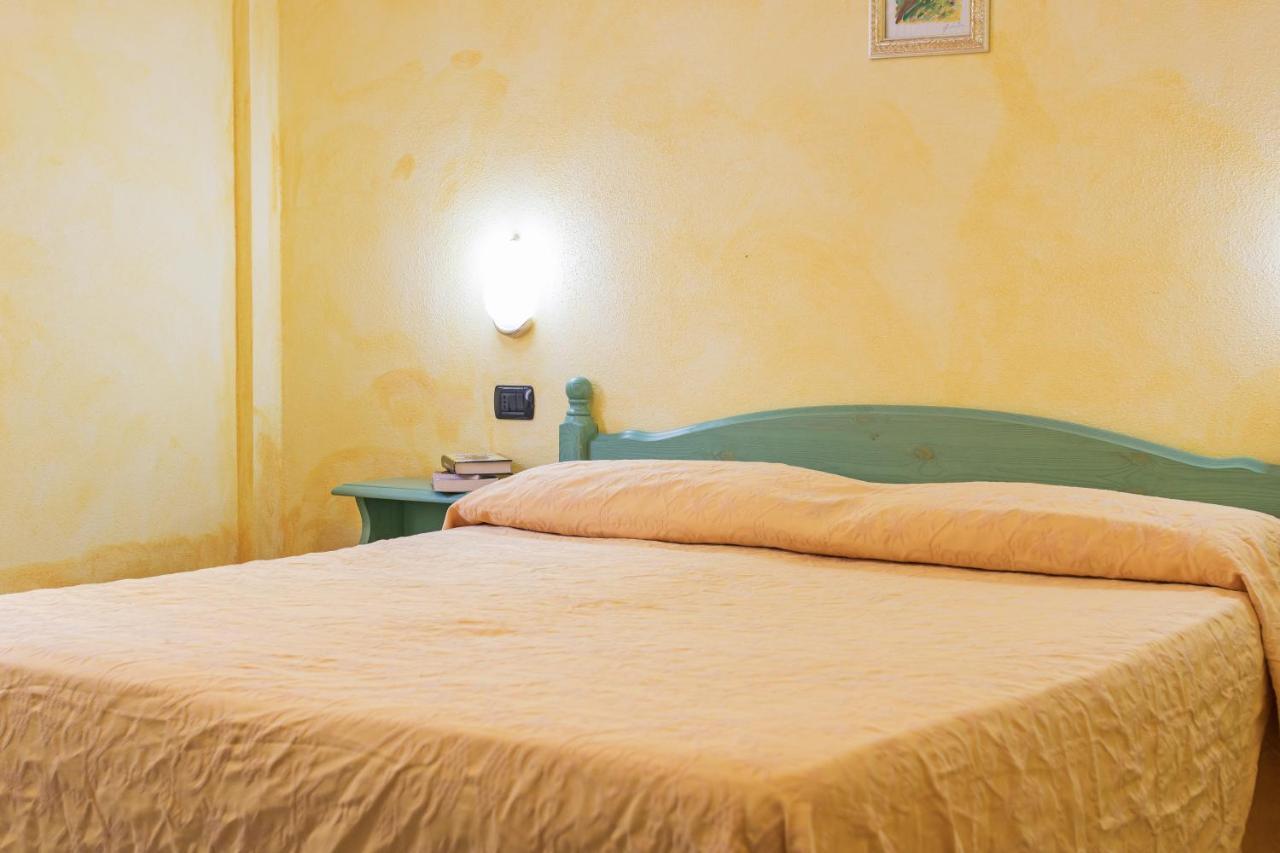 Residenza Gli Ontani Hotell Orosei Exteriör bild
