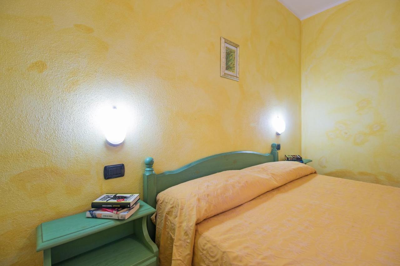 Residenza Gli Ontani Hotell Orosei Exteriör bild