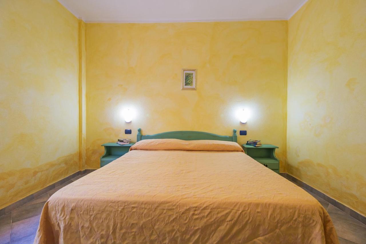 Residenza Gli Ontani Hotell Orosei Exteriör bild