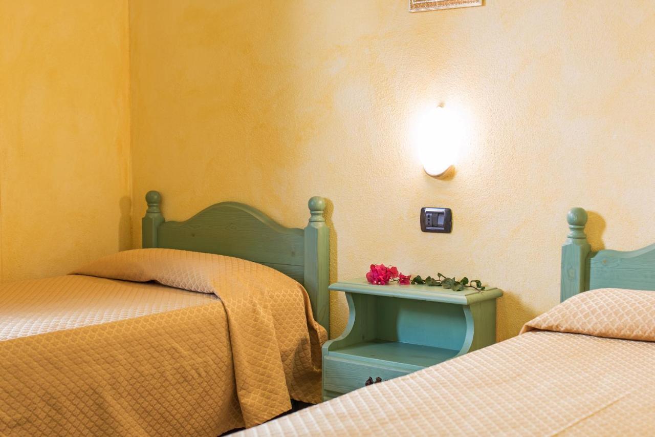 Residenza Gli Ontani Hotell Orosei Exteriör bild