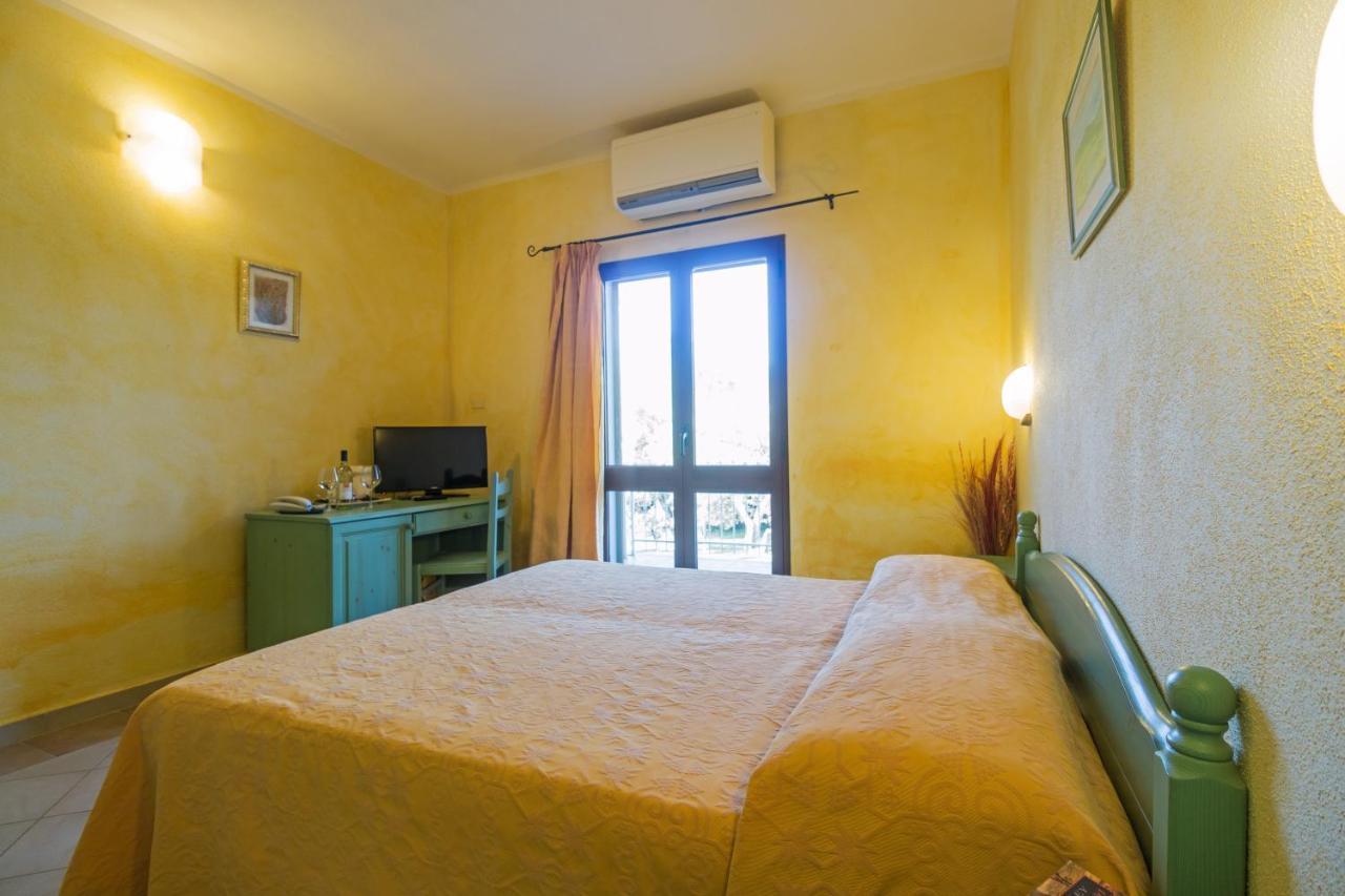 Residenza Gli Ontani Hotell Orosei Exteriör bild
