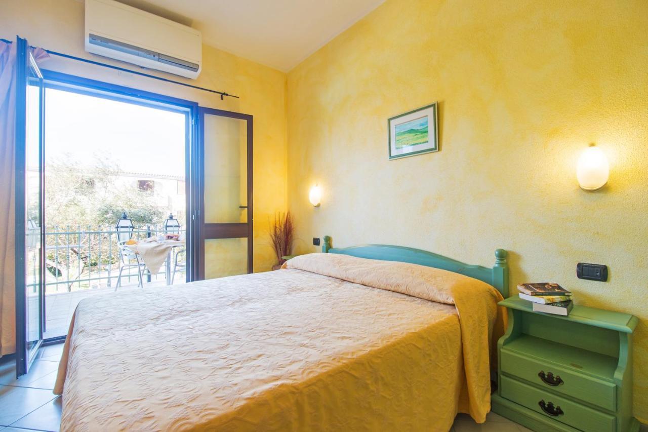 Residenza Gli Ontani Hotell Orosei Exteriör bild