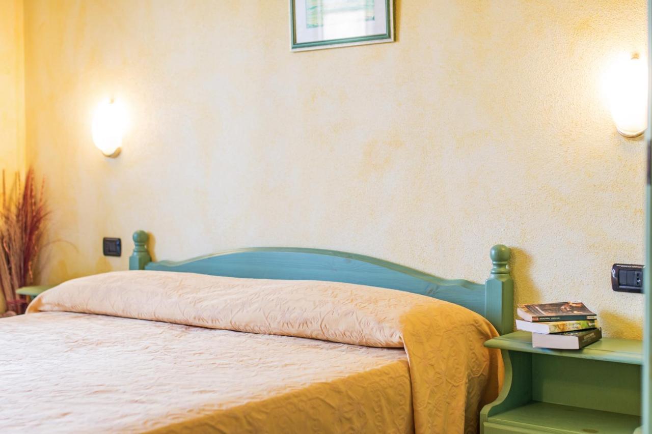Residenza Gli Ontani Hotell Orosei Exteriör bild