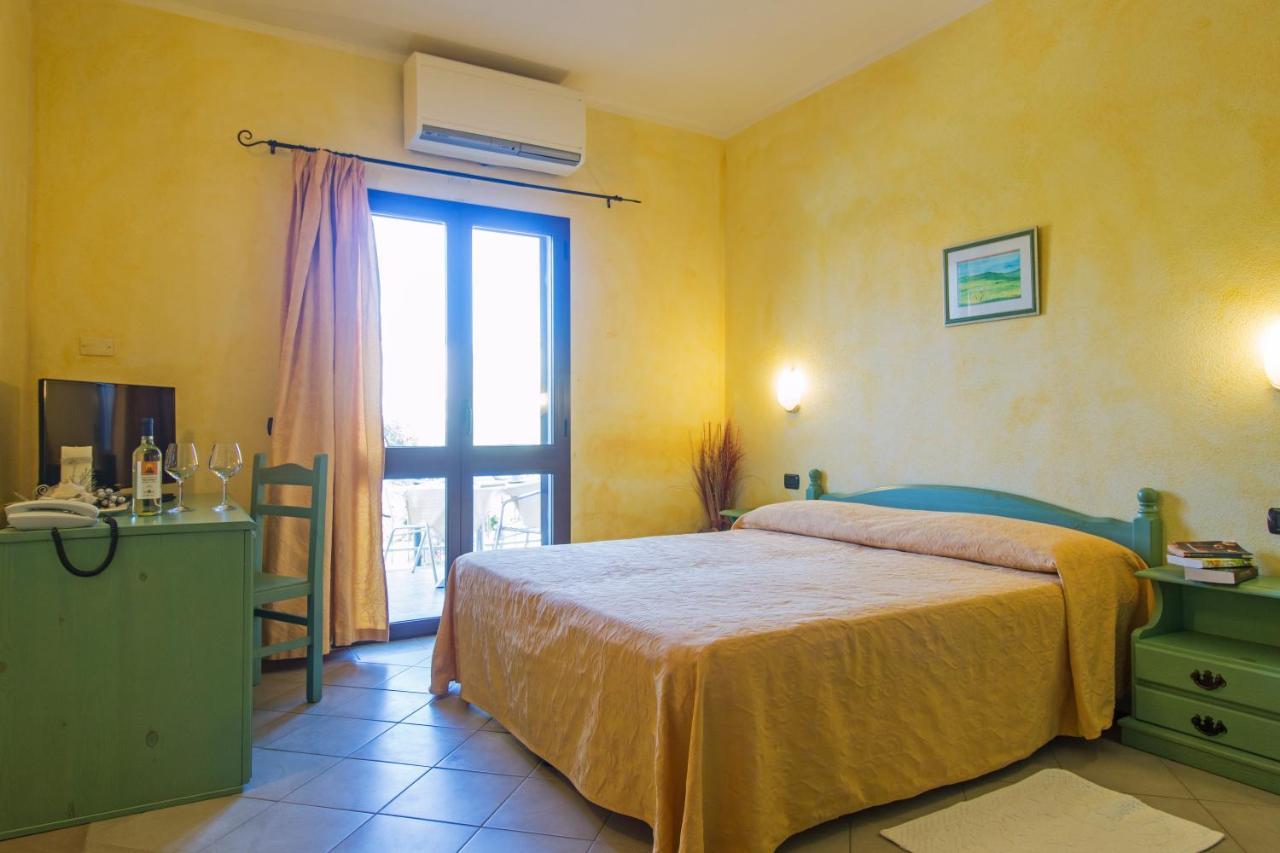 Residenza Gli Ontani Hotell Orosei Exteriör bild