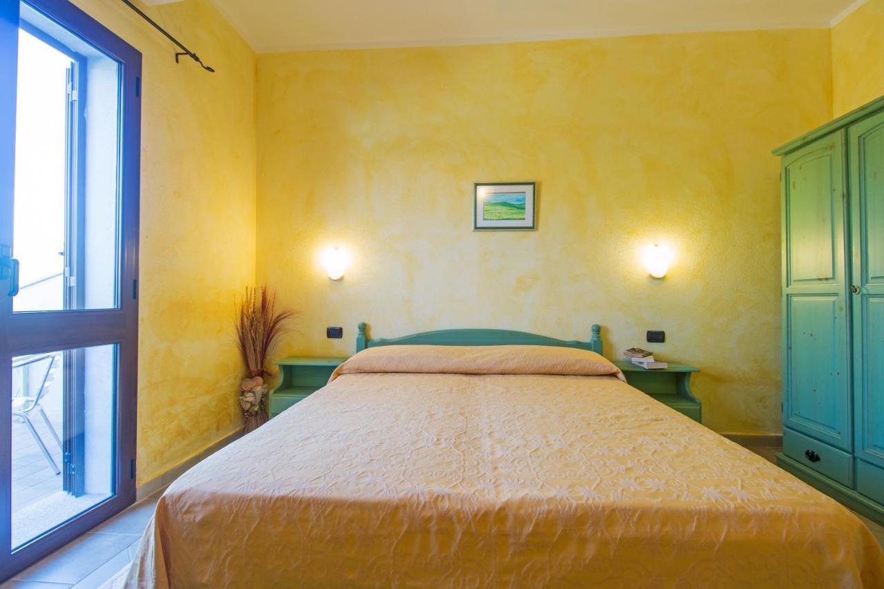 Residenza Gli Ontani Hotell Orosei Exteriör bild