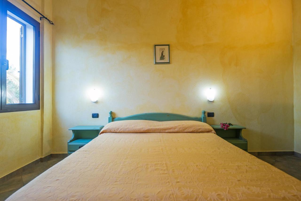 Residenza Gli Ontani Hotell Orosei Exteriör bild